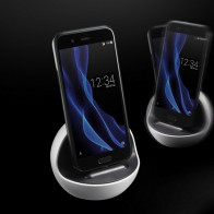Флагманский Sharp Aquos R: пока только для Японии
