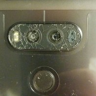 Жалобы от пользователей LG V20 на хлипкость стекла основной камеры